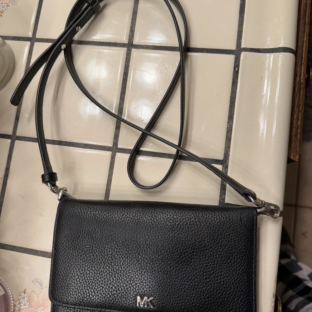 Michael Kors Elegant Black Crossbody Bag
